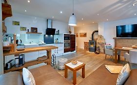 Villa Paula F501 WG 01 Findling strandnah mit Kamin, Terrasse, Balkon